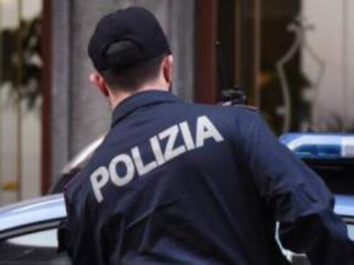 Straniera incinta ruba alcolici e scappa. Poi si sente male