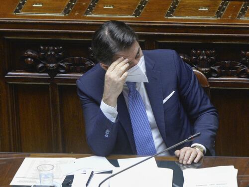 Conte invoca i costruttori, il coro dal centrodestra: "Mastella! Mastella!"
