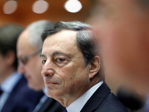 Draghi difende la moneta unica: "L'euro ci ha salvato dalla crisi"