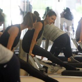 Alessandra Ambrosio a lezione di yoga 5