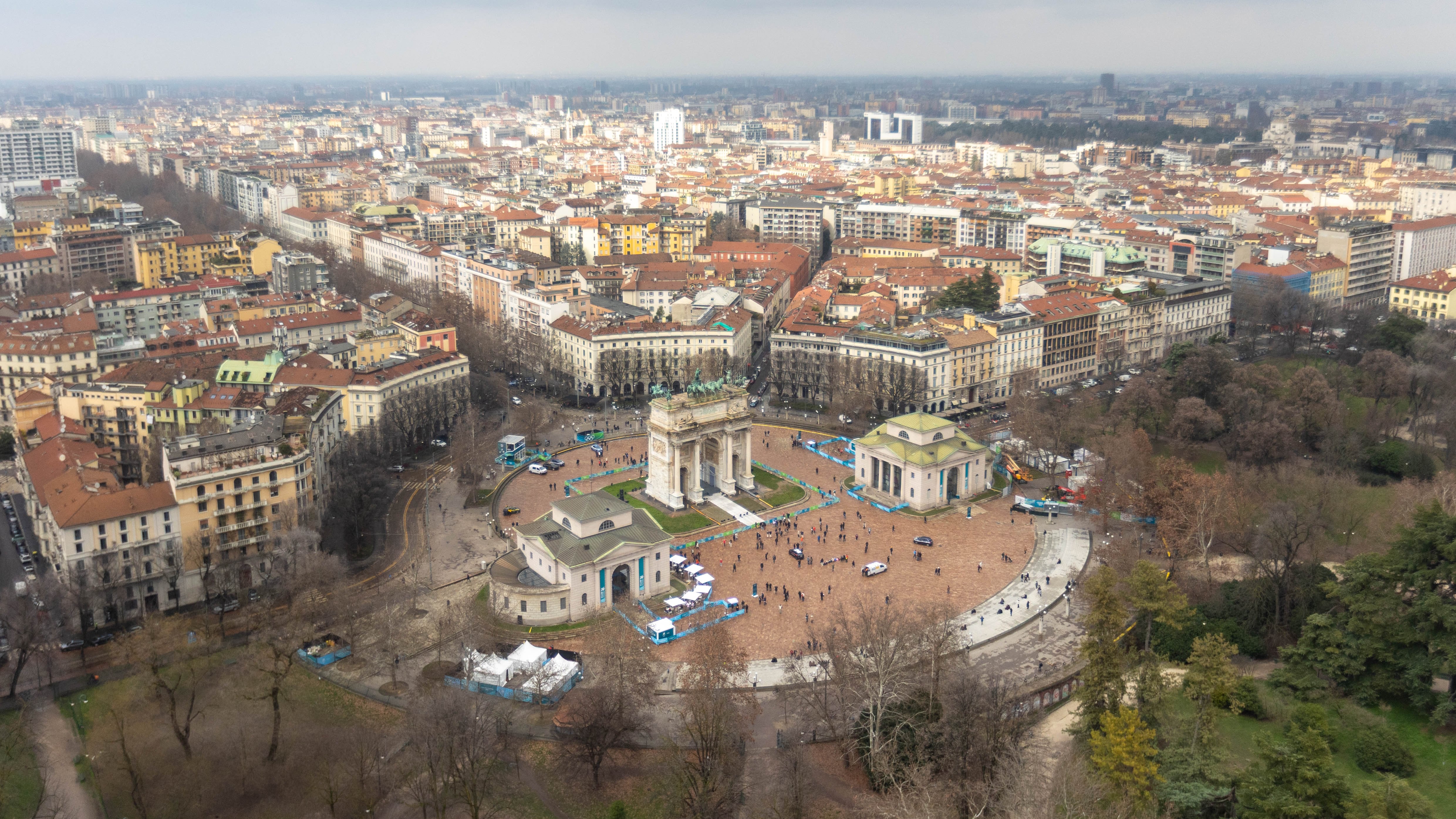 Buche, fango e aiuole sporche. "Welcome" nel parco Giochi