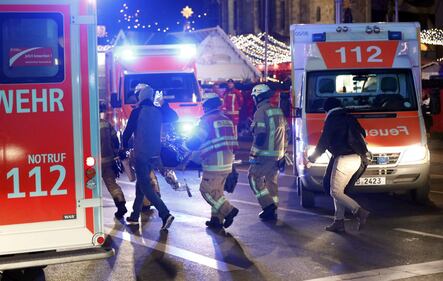 Attentato a Berlino, le immagini dei soccorsi 14