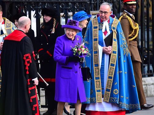 Ecco perché la regina si firma come "Elizabeth R."