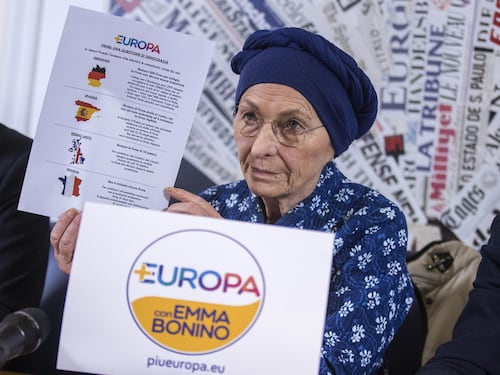 Migranti, piano choc di Bonino: "Permesso a 500mila irregolari"