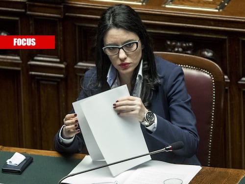 "Ma è mai stata in un'aula?" Ecco la "giostra" della Azzolina