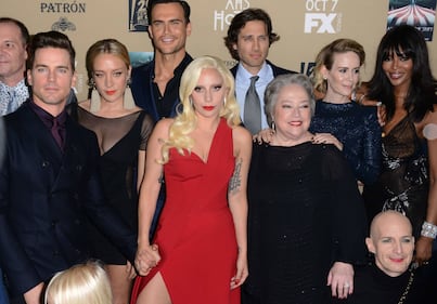 Lady Gaga, spacco mozzafiato e baci al fidanzato sul red carpet 56