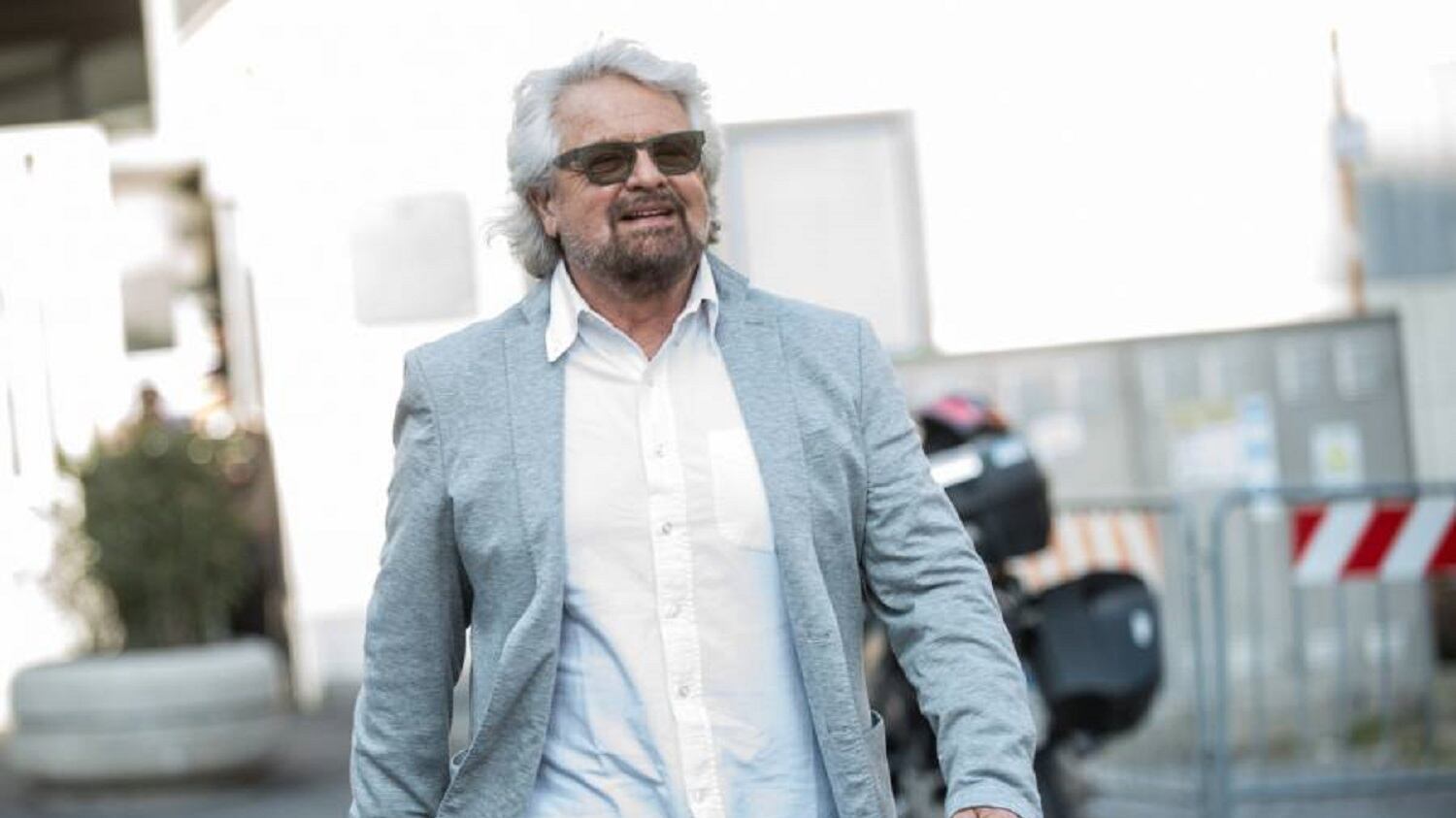 Grillo si dice sereno: mai favori a Onorato. Ma nelle chat del M5s le richieste su fisco e salvataggio di Moby