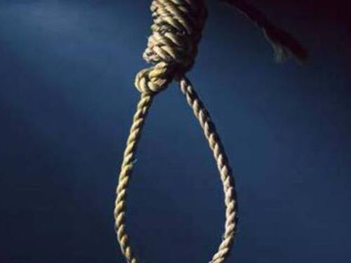 Manda un cappio all'ex fidanzata e la minaccia: "I miei amici mafiosi..."
