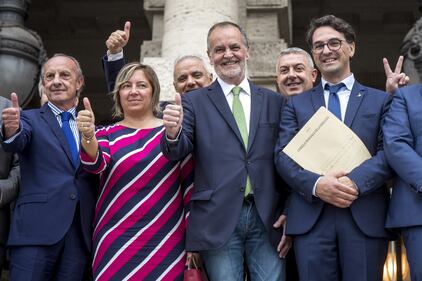 Legge elettorale, Calderoli consegna il quesito referendario in Cassazione 2