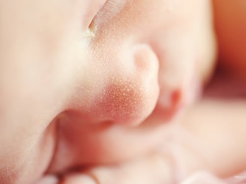 Bimba di un anno in overdose da hashish a Palermo: allarme per i troppi casi