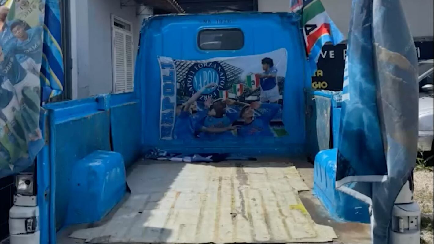 Rubate, verniciate, divise a metà. La beffa per le auto nella festa scudetto a Napoli