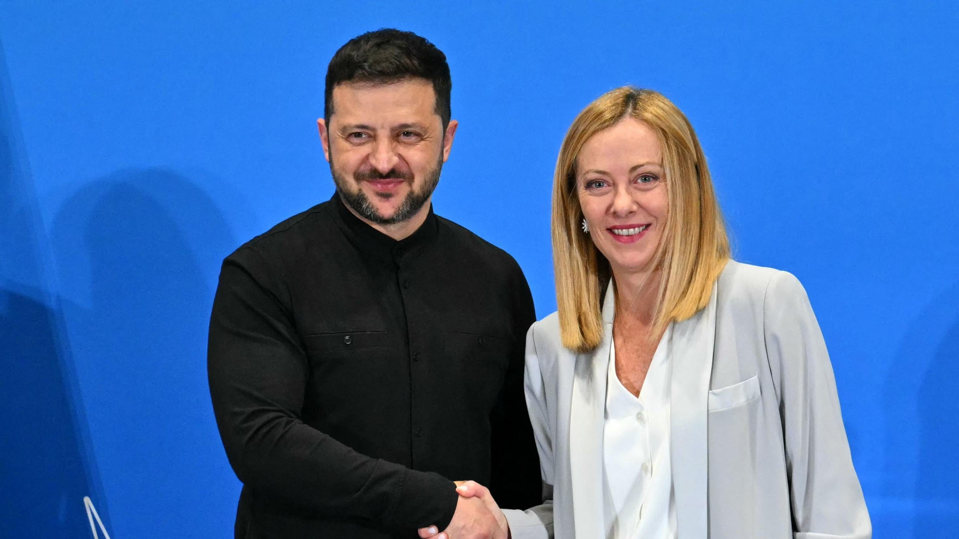 Meloni a Zelensky: "Mosca ha fallito. Un fondo Ue 10 miliardi per ricostruire Kiev"