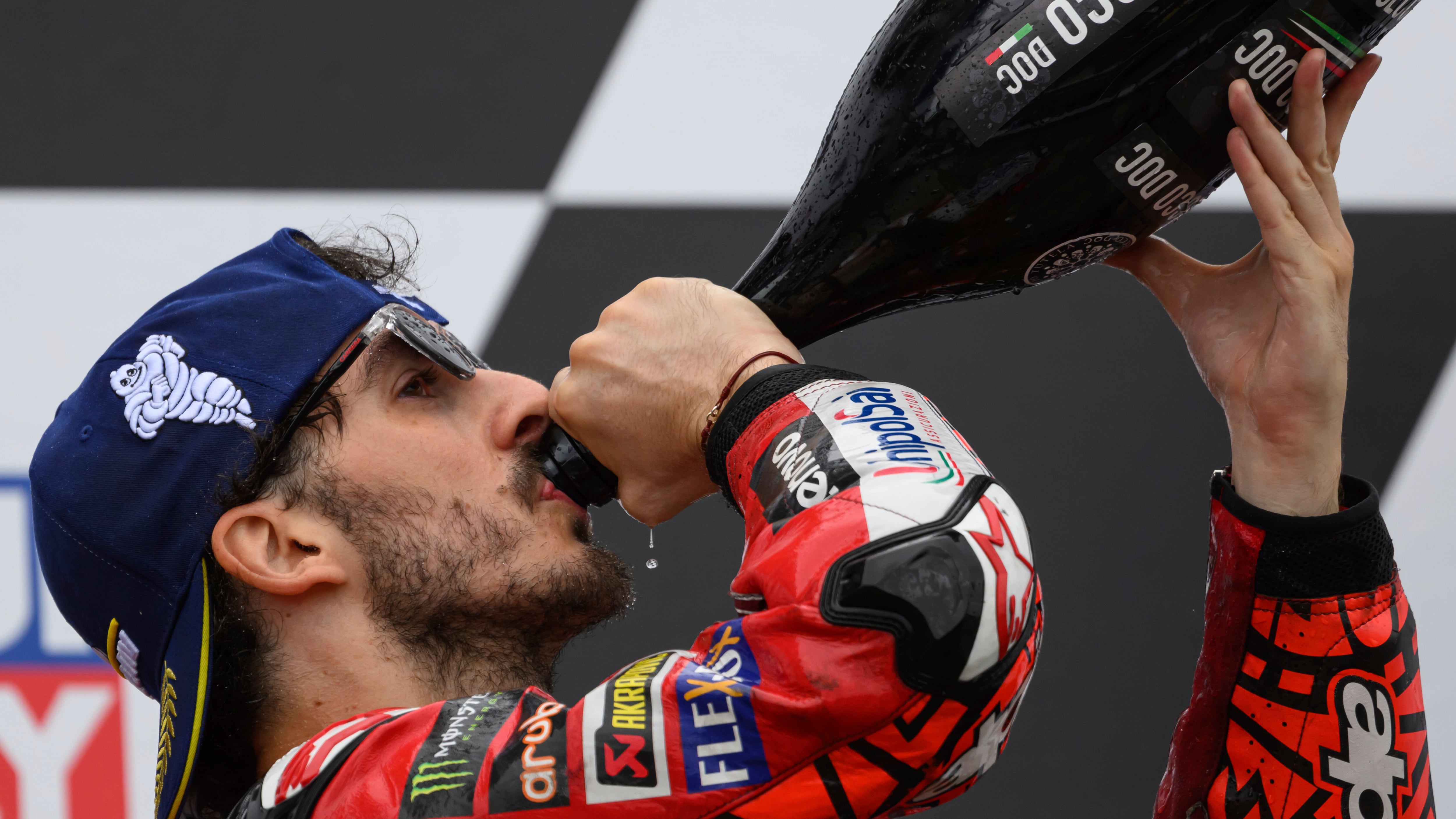 Bagnaia è il kaiser di Germania, quarta vittoria di fila. Martin cade sul più bello