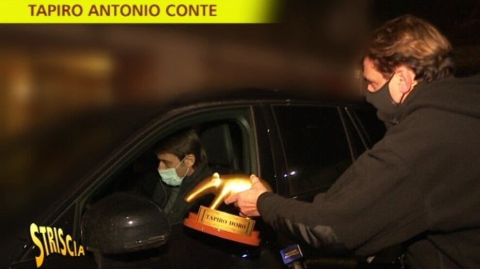 "Tapiro d'oro per Antonio Conte" Ma il tecnico spiazza così Staffelli