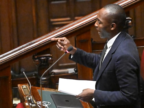 Invece di salvare i migranti importiamo il caos africano