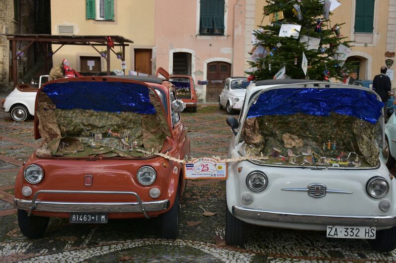 Le mitiche Fiat 500 ospitano concorso di presepi 1