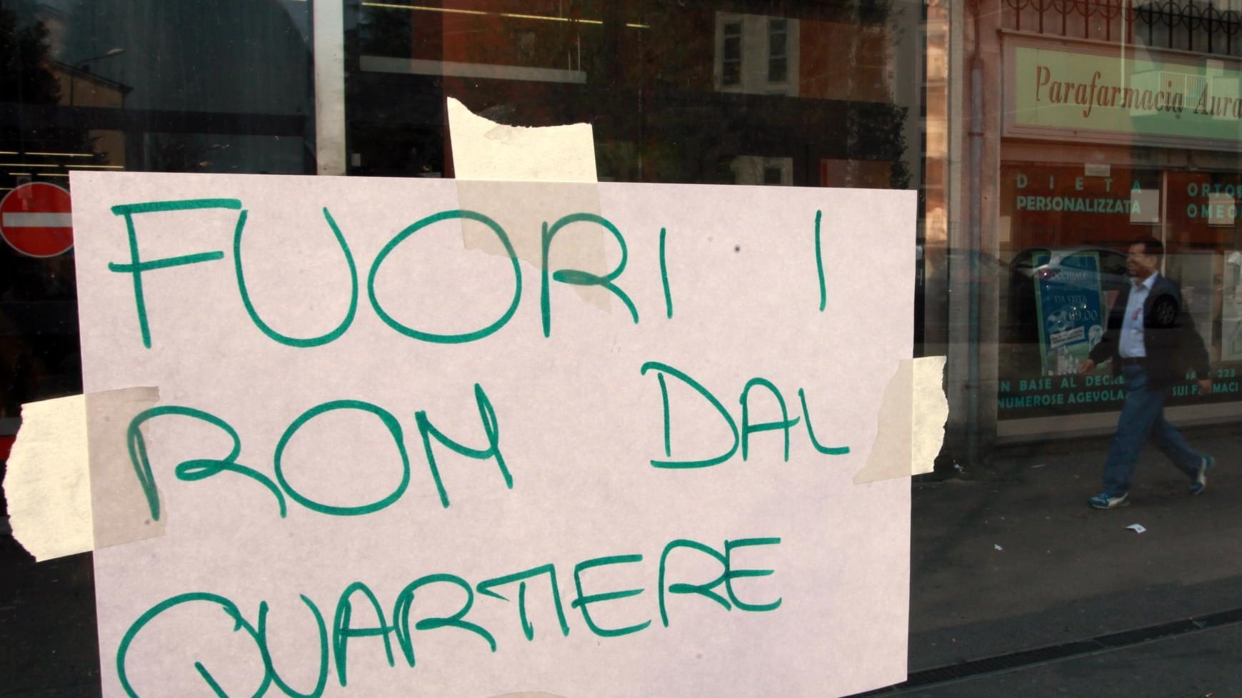 I residenti: "Via le baracche o il corteo non sarà pacifico"