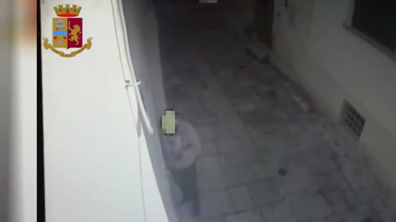 "Sua figlia ha avuto un incidente": così l'anziana consegna 5000 euro al truffatore