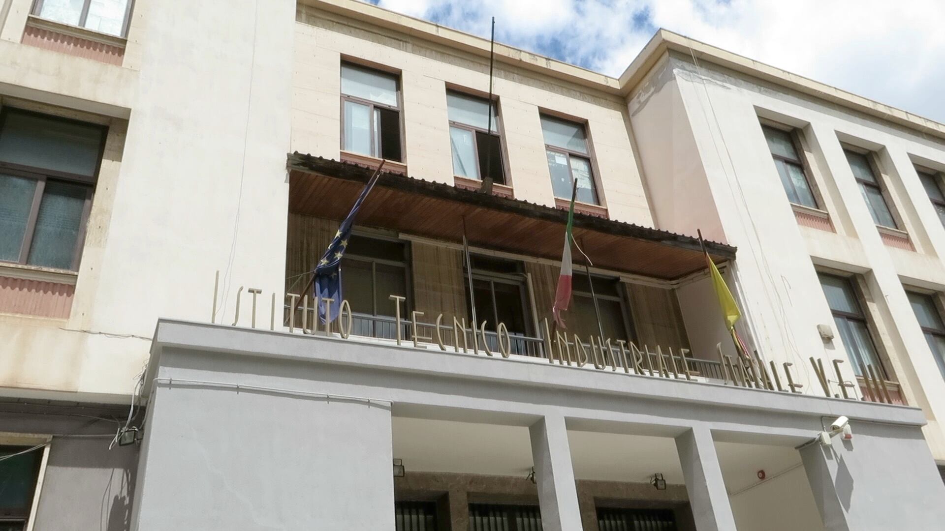 Palermo, proiettato video che accosta Salvini al Duce. Insegnante sospesa dal Provveditorato