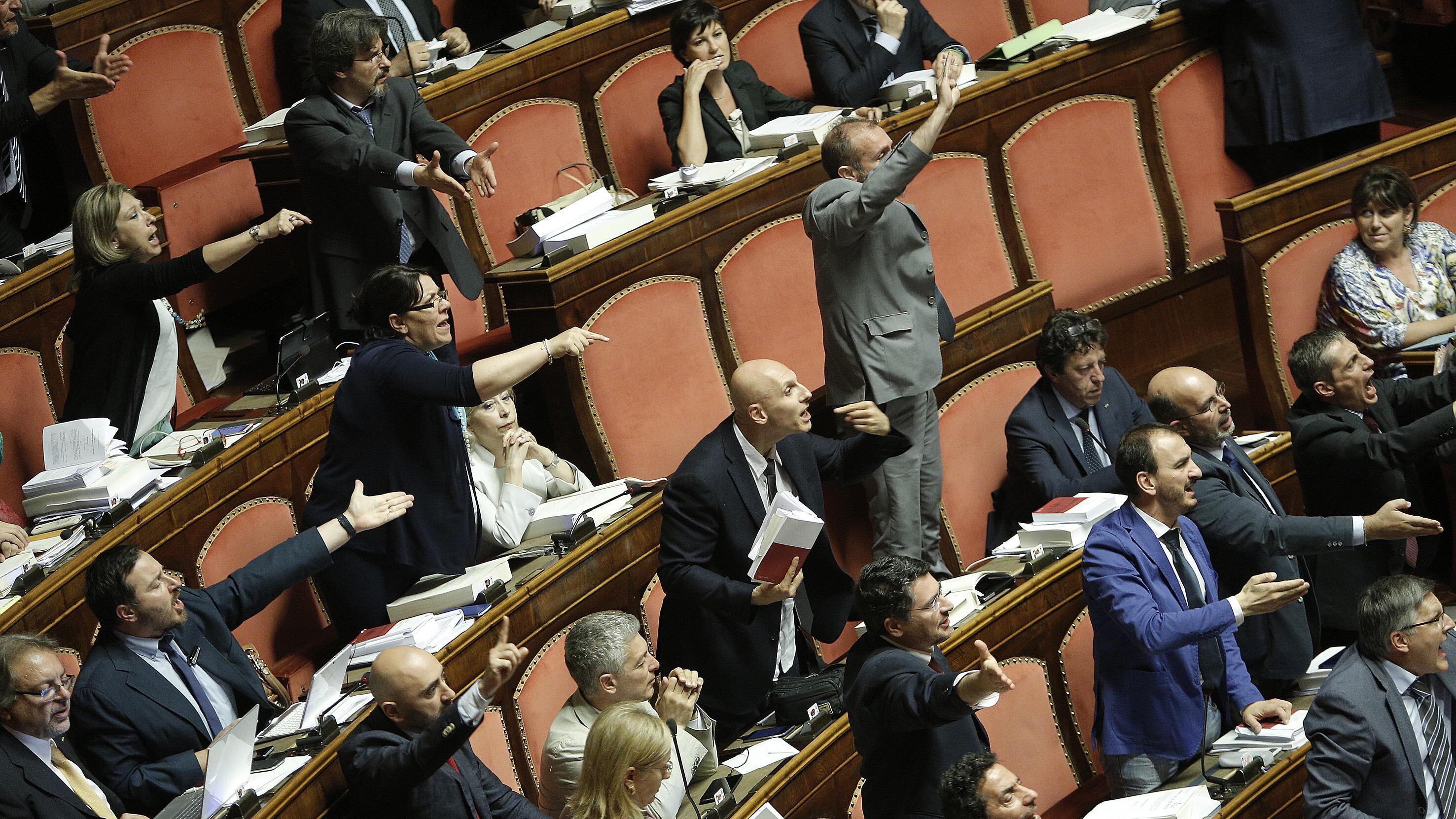 Nervi tesi a Cinque Stelle. I grillini quasi arrivano alle mani in assemblea congiunta a Roma