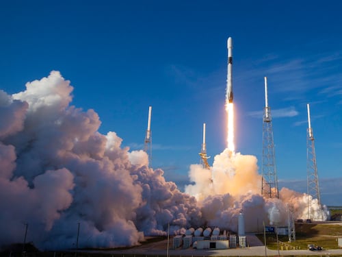"Così può abbattere Starlink": come funziona la nuova arma a microonde che spaventa Musk