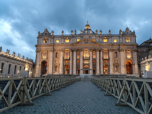Usa, abusi su minori: università annullano lauree ad ex cardinale