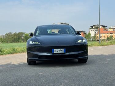 Model 3 RWD 2026: guarda le foto 16