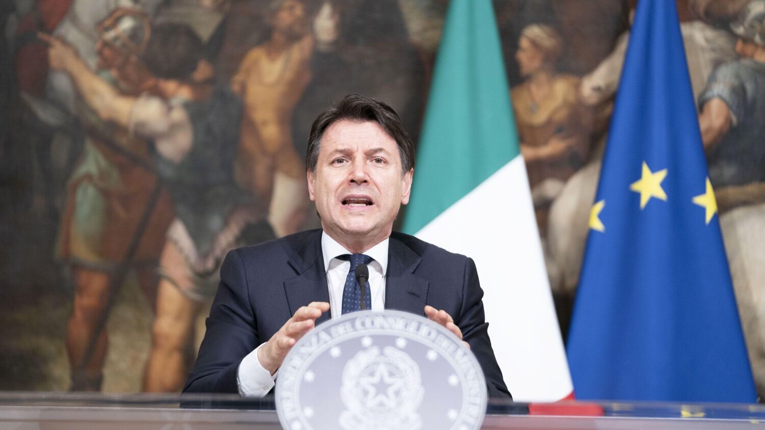 Spostamenti, ma non fuori dalla regione. E Fiorello difende i 60enni: "Siamo panda"