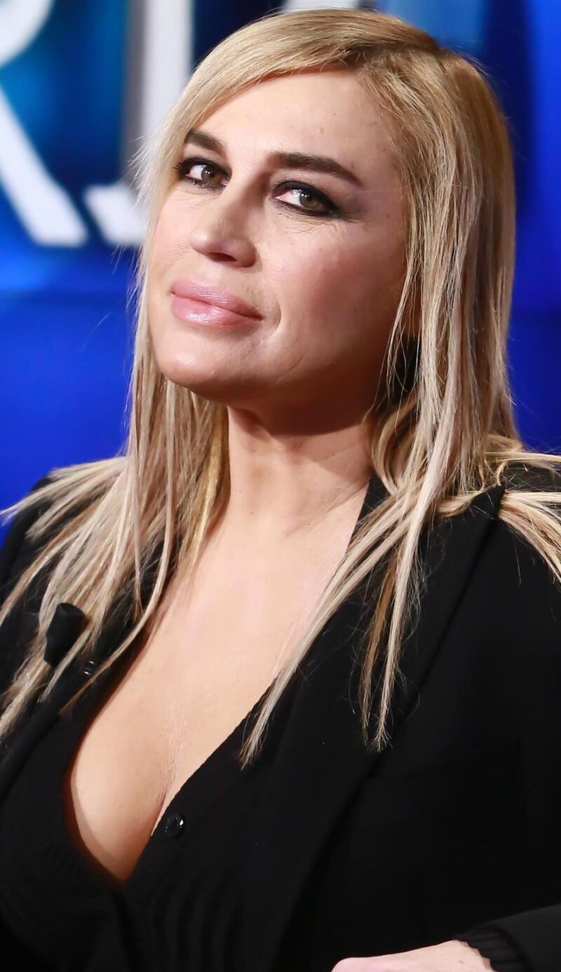 Lory Del Santo, sexy e avventurosa 7