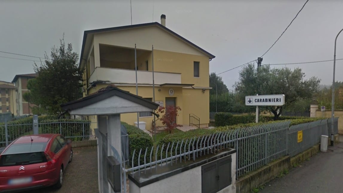 Mantova, in isolamento vuole uscire: botte a familiari e militari