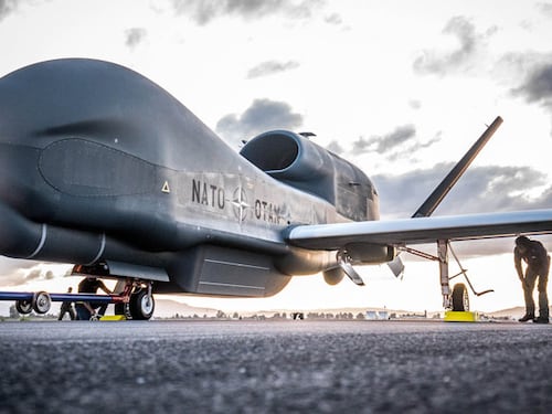 Italia, Sigonella: atterrato il primo drone del sistema AGS della Nato