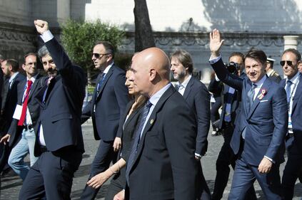 2 Giugno, bagno di folla per il premier Conte 2