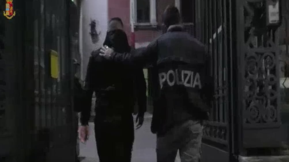 Le mani della mafia sulla movida: così imponevano i loro uomini ai locali