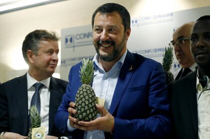 Salvini e l'ananas al seminario di Confcooperative 5