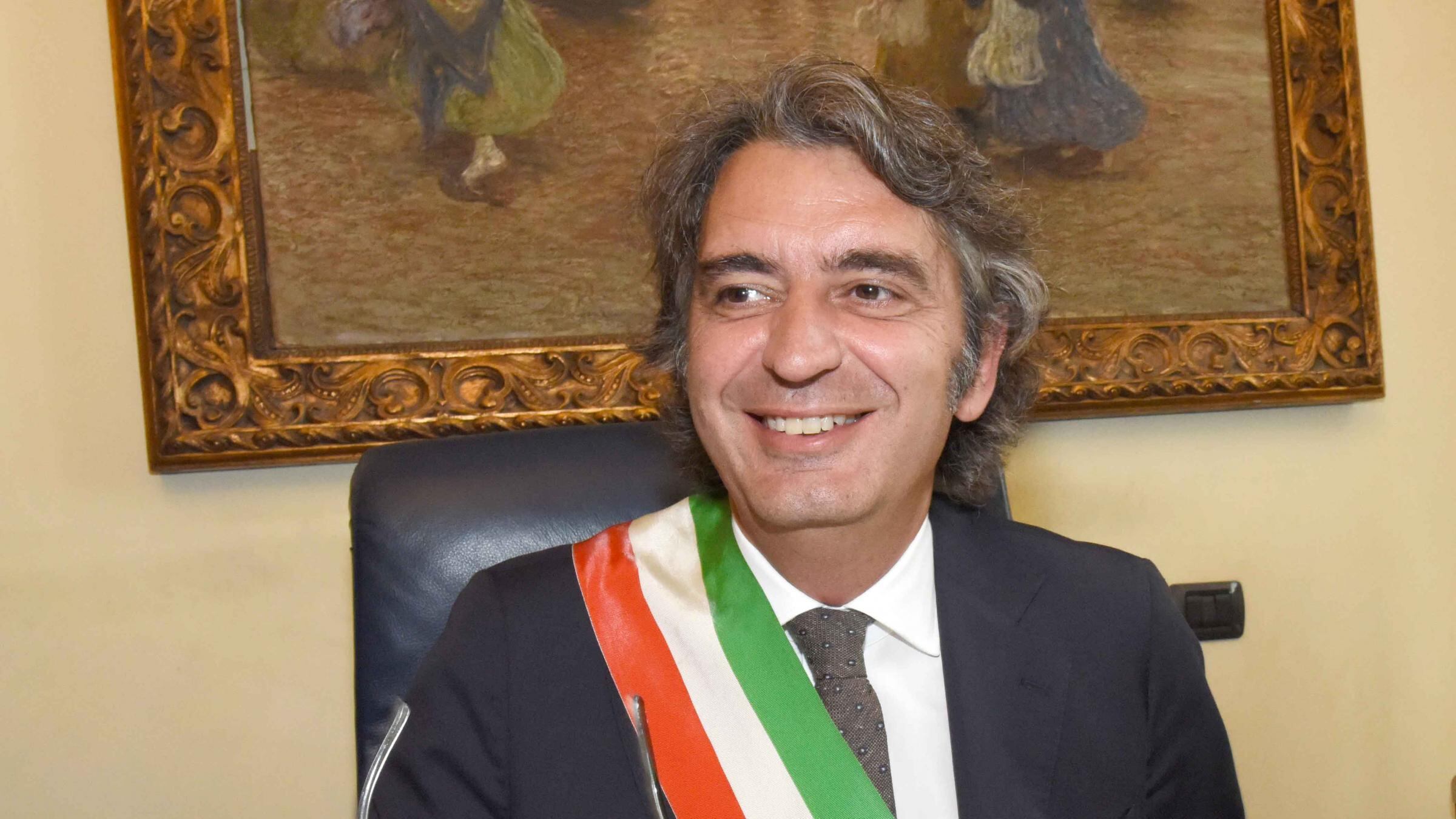 Il sindaco di Verona passa con la Meloni. Comuni, si cerca l'intesa