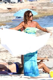 Cristina Parodi, topless a Formentera 7