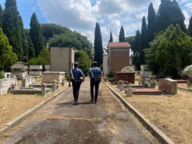 Tombe danneggiate al Verano (Roma), tunisino arrestato per la seconda volta: le immagini 6