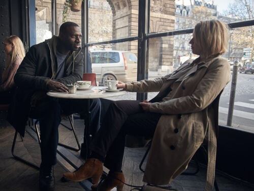 L’erede di “Lupin”, nella nuova serie Netflix, ha il carisma di Omar Sy