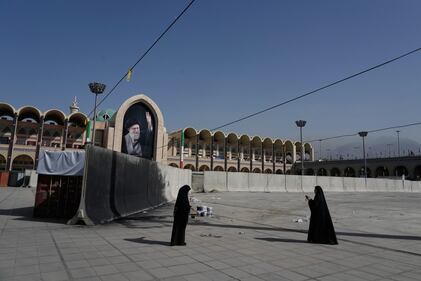 Iniziati i funerali di Khamenei: le immagini da Teheran 8