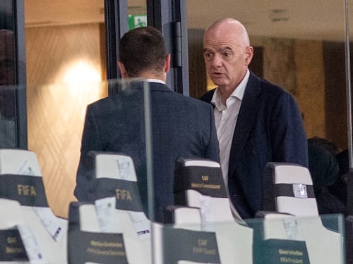 Infantino chiede la guerra ma prepara la pace