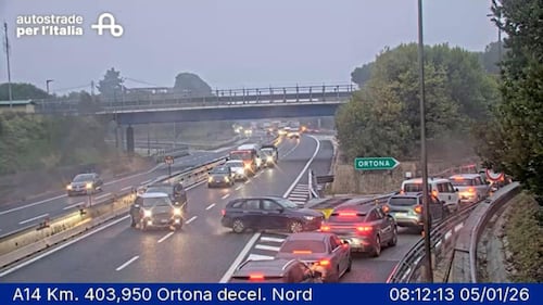 Assalto a un portavalori lungo la A14 con chiodi e fumogeni: le foto 1