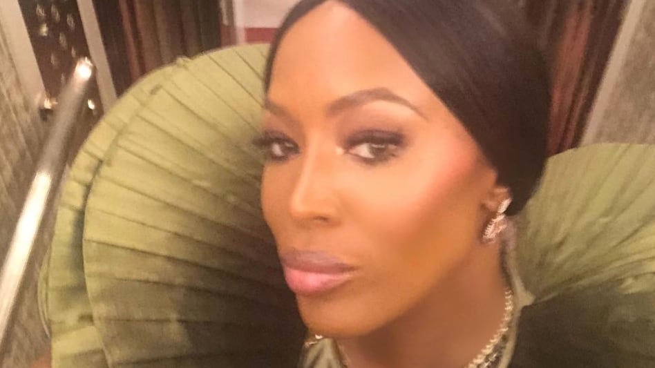 Fan contro Naomi Campbell: "Rimpicciolisci il naso con Photoshop"