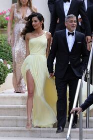 Amal Clooney e lo spacco vertiginoso a Cannes 8