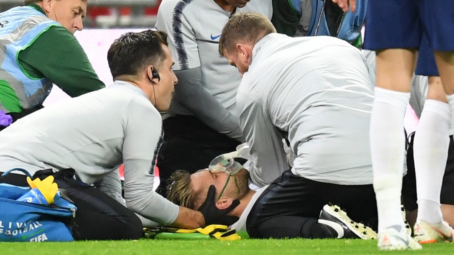 Paura a Wembley: Shaw resta privo di sensi dopo uno scontro di gioco