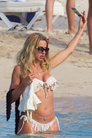 Grande Fratello Vip, doccia hot per Valeria Marini 41
