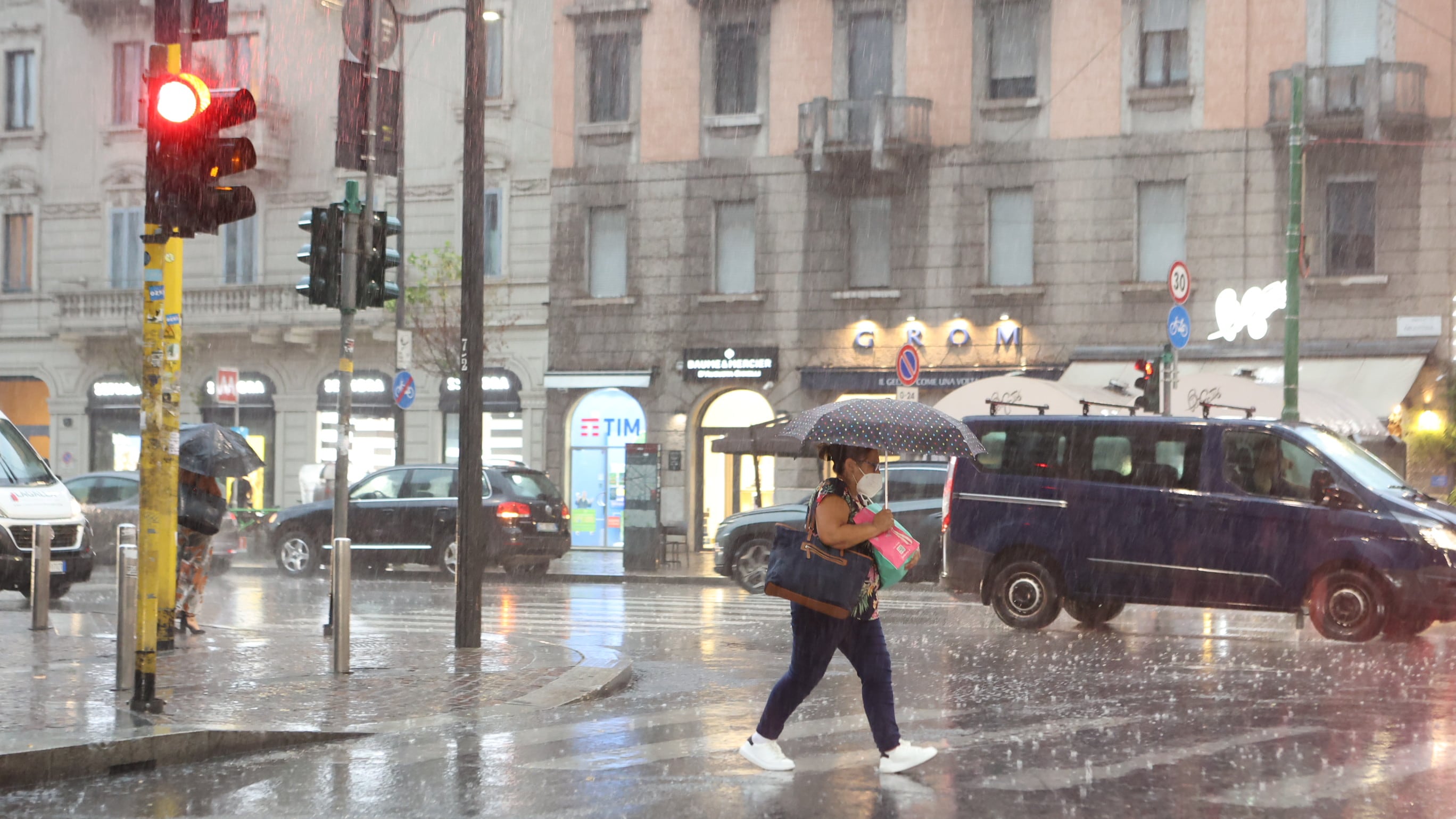 Il ritorno del maltempo: nubifragi e tanta neve sulle Alpi, le aree più a rischio