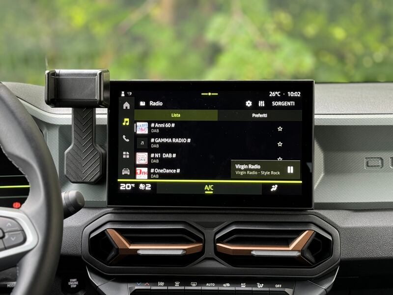 Dacia Duster 2024: guarda la gallery del SUV 4x4 mild-hybrid 17