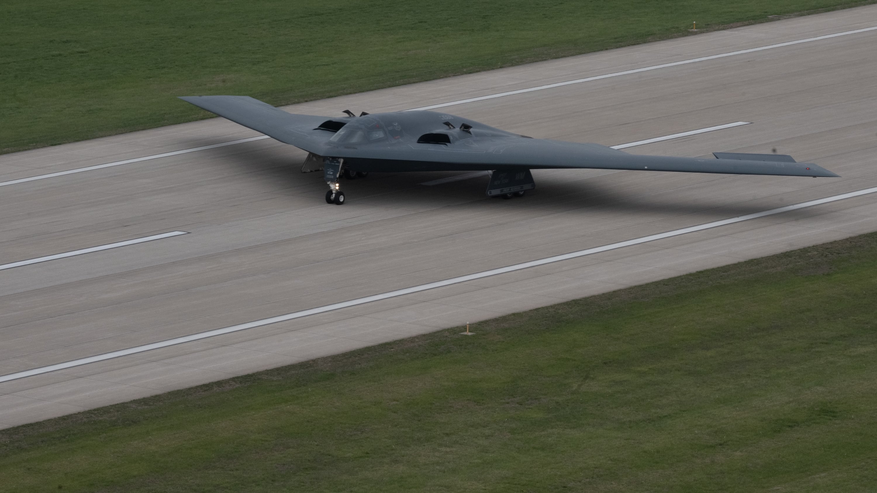 "37 ore no stop e un panino al tacchino": così i piloti dei B-2 hanno colpito i siti nucleari iraniani