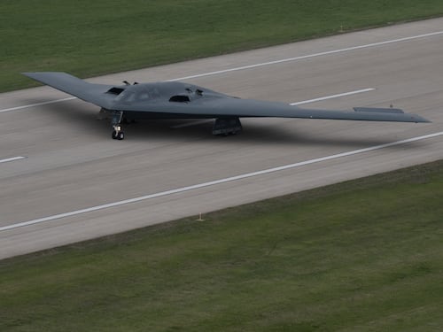 "37 ore no stop e un panino al tacchino": così i piloti dei B-2 hanno colpito i siti nucleari iraniani