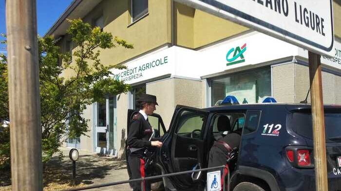 "Lo Stato non ci aiuta". L'assurda risposta del rapinatore all'ostaggio